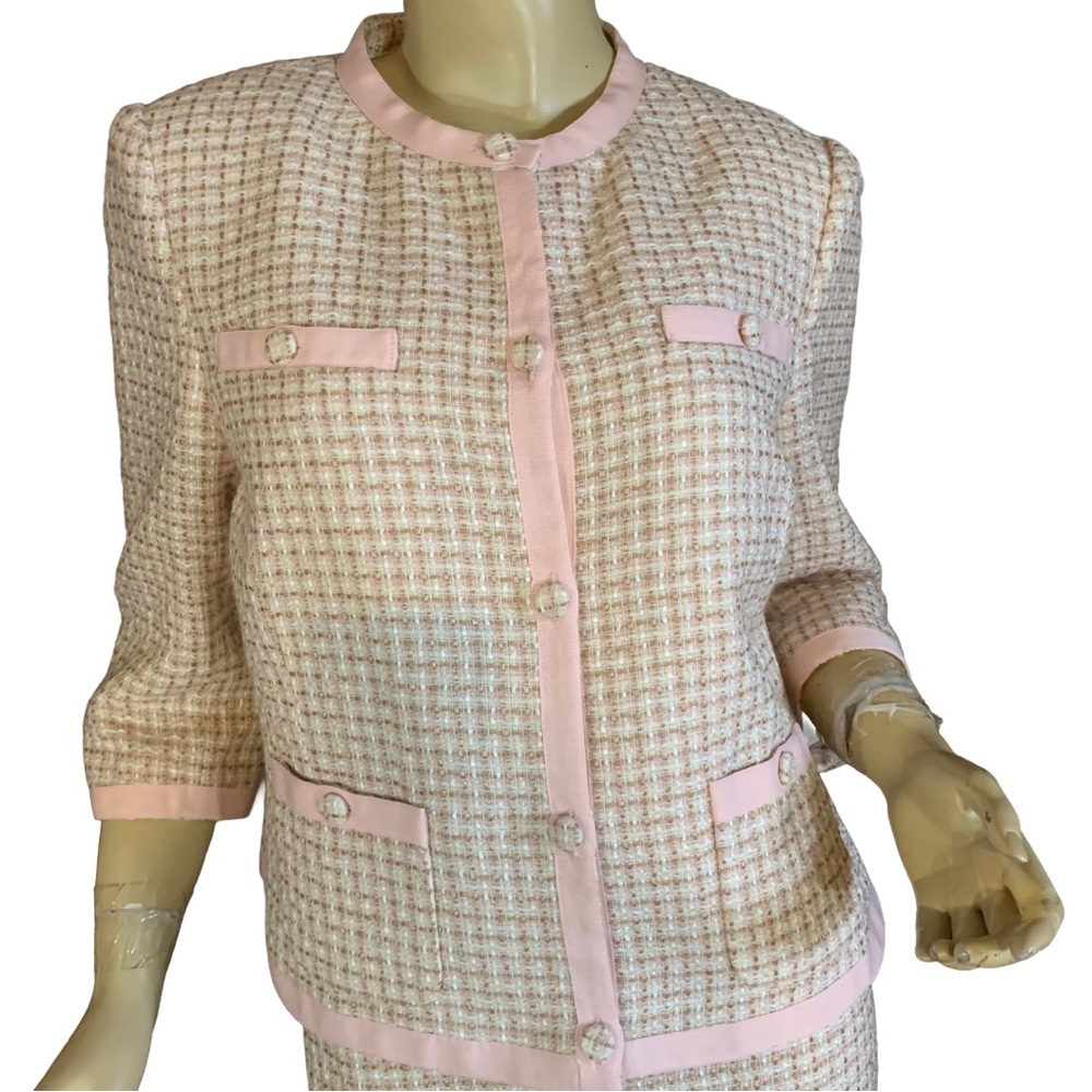 SANDRA PINK & BEIGE TWEED SKIRT SUIT WITH GROSGRAIN RIBBON TRIM (12P) - Picture 8 of 15